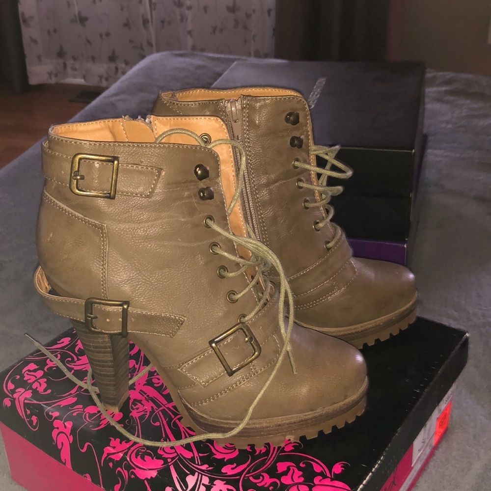 Very cute and spunky boots! Size 6.5